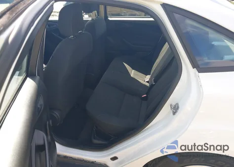 2016 Ford Focus S z USA, uszkodzony, nr VIN 1FADP3E2XGL207213